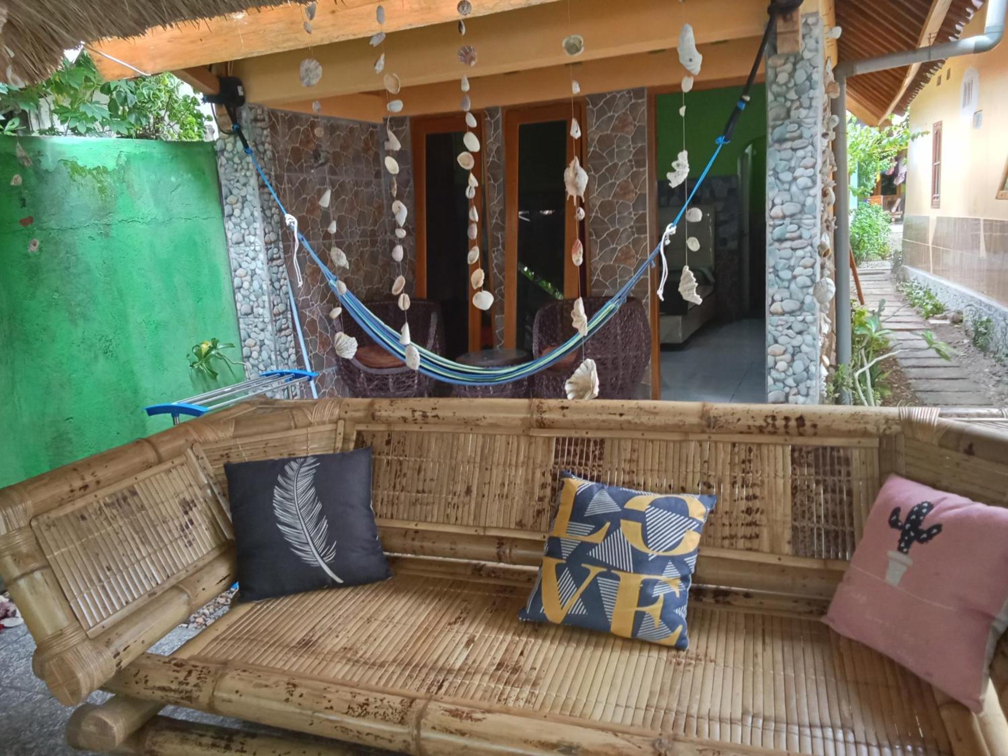 סקוטונג Pelangi Homestay Bungalow Gili Gede חדר תמונה